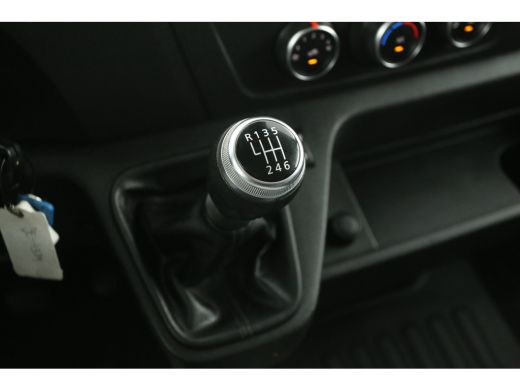 Renault Master 2.3 dCi L1H2 | Airco | Cruise | Camera | Carplay | 3 Zits | Trekhaak ActivLease financial lease