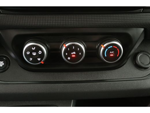 Renault Trafic 2.0 dCi L2H1 | Airco | Cruise | 3 Zits | Carplay | LED | Navi | Parkeersens. ActivLease financial lease