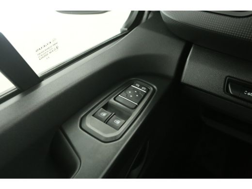 Renault Trafic 2.0 dCi L2H1 | Airco | Cruise | 3 Zits | Carplay | LED | Navi | Parkeersens. ActivLease financial lease