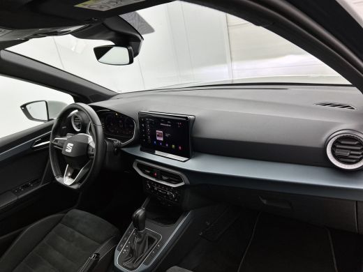 Seat Arona 1.0 TSI Xperience 111PK Automaat / Stoelverwarming / Airco-ecc. / 1/2 leder / Lmv.18" / Navigatie... ActivLease financial lease