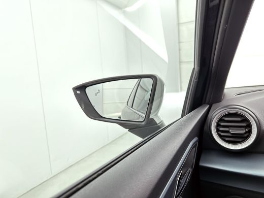 Seat Arona 1.0 TSI Xperience 111PK Automaat / Stoelverwarming / Airco-ecc. / 1/2 leder / Lmv.18" / Navigatie... ActivLease financial lease