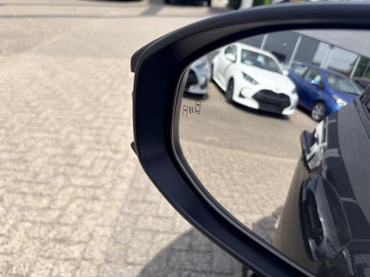 Toyota C-HR 2.0 Plug-in Hybrid 220 Dynamic ActivLease financial lease
