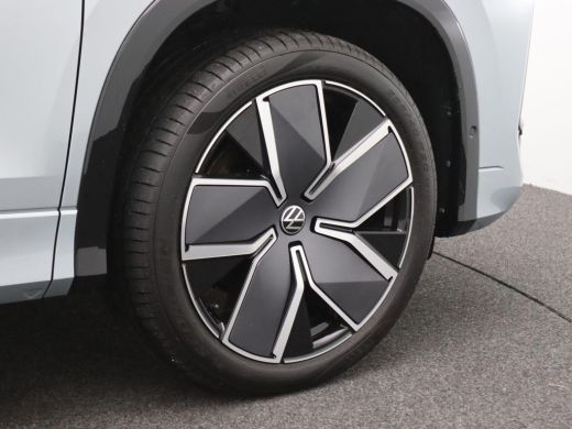 Volkswagen Tayron 1.5 eHybrid R-Line Edition 272PK DSG SOH 99,68%, Panoramadak, Trekhaak, Achteruitrijcamera, Navi ... ActivLease financial lease
