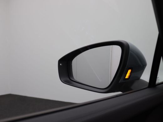 Volkswagen Tayron 1.5 eHybrid R-Line Edition 272PK DSG SOH 99,68%, Panoramadak, Trekhaak, Achteruitrijcamera, Navi ... ActivLease financial lease