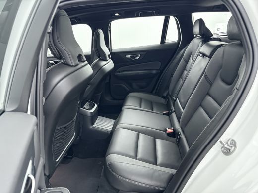 Volvo  V60 T6 Recharge Ultra Dark | 19" | Sportstoelen | Trekhaak | Panoramadak | 360 Camera | Harman Kardon... ActivLease financial lease