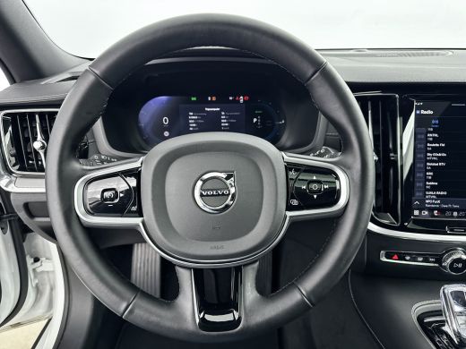 Volvo  V60 T6 Recharge Ultra Dark | 19" | Sportstoelen | Trekhaak | Panoramadak | 360 Camera | Harman Kardon... ActivLease financial lease