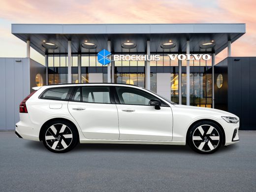 Volvo  V60 T6 Recharge Ultra Dark | 19" | Sportstoelen | Trekhaak | Panoramadak | 360 Camera | Harman Kardon... ActivLease financial lease