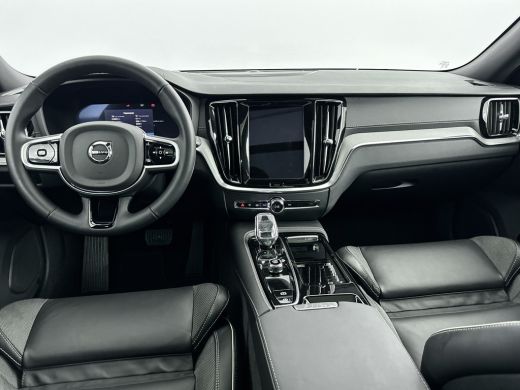Volvo  V60 T6 Recharge Ultra Dark | 19" | Sportstoelen | Trekhaak | Panoramadak | 360 Camera | Head-up | Har... ActivLease financial lease