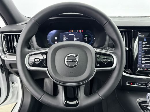 Volvo  V60 T6 Recharge Ultra Dark | 19" | Sportstoelen | Trekhaak | Panoramadak | 360 Camera | Head-up | Har... ActivLease financial lease