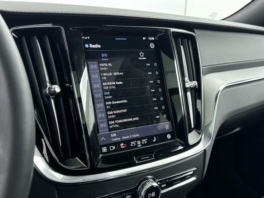 Volvo  V60 T6 Recharge Ultra Dark | 19" | Sportstoelen | Trekhaak | Panoramadak | 360 Camera | Head-up | Har... ActivLease financial lease