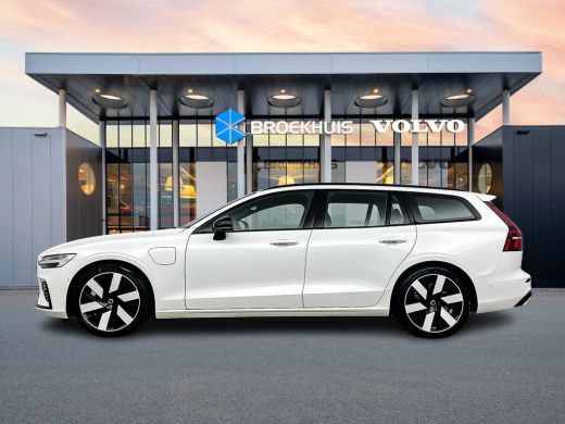 Volvo  V60 T6 Recharge Ultra Dark | 19" | Sportstoelen | Trekhaak | Panoramadak | 360 Camera | Head-up | Har... ActivLease financial lease