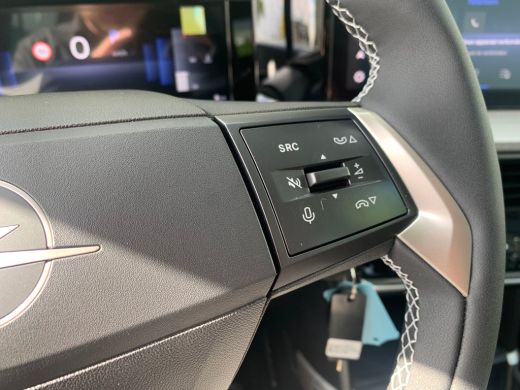 Opel Frontera GS | &euro;3000,- korting !! | 10'' Digitaal instrumentenpaneel | 17" Lichtmetalen velgen in Zwart met... ActivLease financial lease