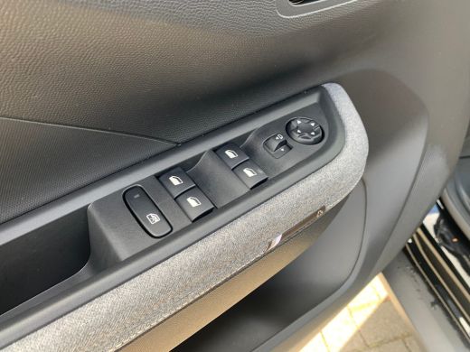 Opel Frontera GS | &euro;3000,- korting !! | 10'' Digitaal instrumentenpaneel | 17" Lichtmetalen velgen in Zwart met... ActivLease financial lease