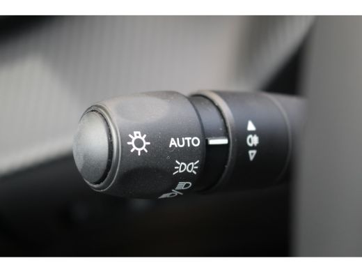Peugeot e-208 EV Allure Pack 50 kWh 3-Fase | Camera | CarPlay | Climate& Cruise C. | PDC V&A | 16" LMV | 3-Fase... ActivLease financial lease