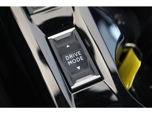 Peugeot e-208 EV Allure Pack 50 kWh 3-Fase | Camera | CarPlay | Climate& Cruise C. | PDC V&A | 16" LMV | 3-Fase... ActivLease financial lease
