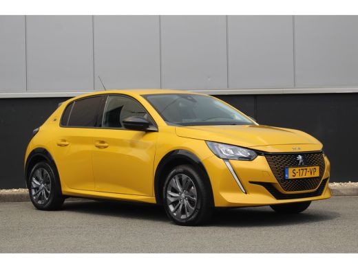 Peugeot e-208 EV Allure Pack 50 kWh 3-Fase | Camera | CarPlay | Climate& Cruise C. | PDC V&A | 16" LMV | 3-Fase... ActivLease financial lease