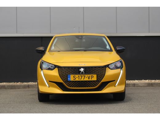 Peugeot e-208 EV Allure Pack 50 kWh 3-Fase | Camera | CarPlay | Climate& Cruise C. | PDC V&A | 16" LMV | 3-Fase... ActivLease financial lease