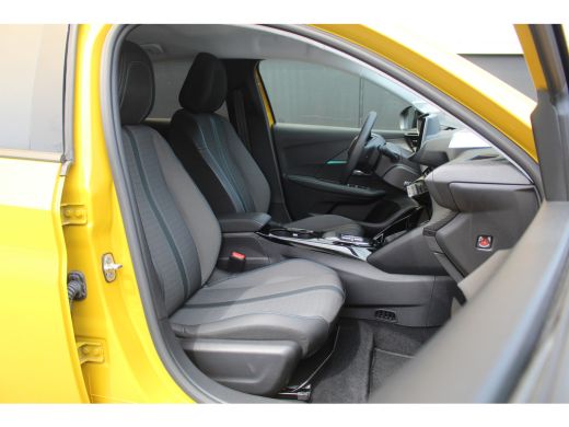 Peugeot e-208 EV Allure Pack 50 kWh 3-Fase | Camera | CarPlay | Climate& Cruise C. | PDC V&A | 16" LMV | 3-Fase... ActivLease financial lease