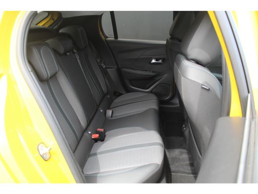 Peugeot e-208 EV Allure Pack 50 kWh 3-Fase | Camera | CarPlay | Climate& Cruise C. | PDC V&A | 16" LMV | 3-Fase... ActivLease financial lease