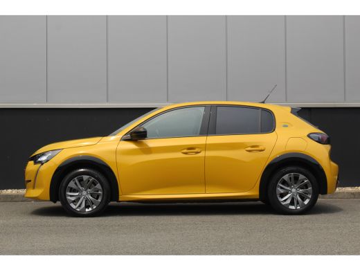 Peugeot e-208 EV Allure Pack 50 kWh 3-Fase | Camera | CarPlay | Climate& Cruise C. | PDC V&A | 16" LMV | 3-Fase... ActivLease financial lease