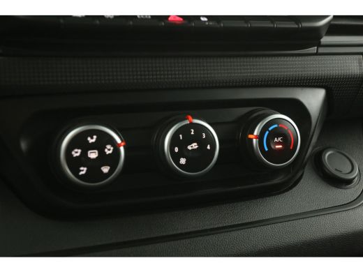 Renault Trafic 2.0 dCi L2H1 | Airco | Cruise | Carplay | 3 Zits | LED | Navi | Parkeersens. ActivLease financial lease