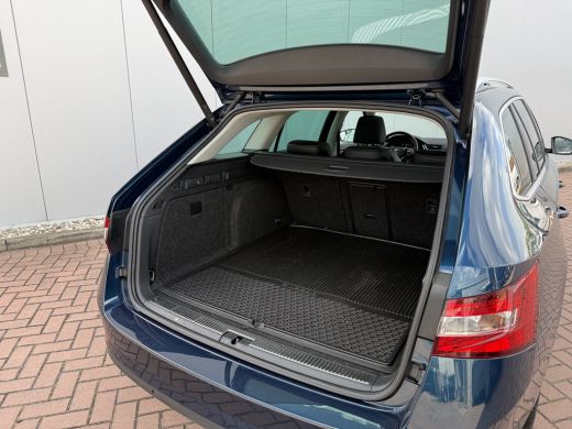 Skoda Superb Combi 1.4 TSI iV Business Edition | Leder | Pano dak | Trekhaak ActivLease financial lease