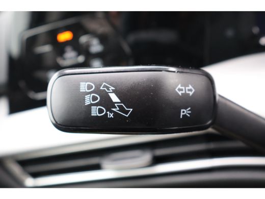 Volkswagen Golf Life Edition eHybrid | 'App-Connect' draadloze smartphone integratie | Achterbank in ongelijke de... ActivLease financial lease
