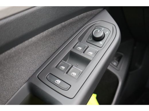 Volkswagen Golf Life Edition eHybrid | 'App-Connect' draadloze smartphone integratie | Achterbank in ongelijke de... ActivLease financial lease
