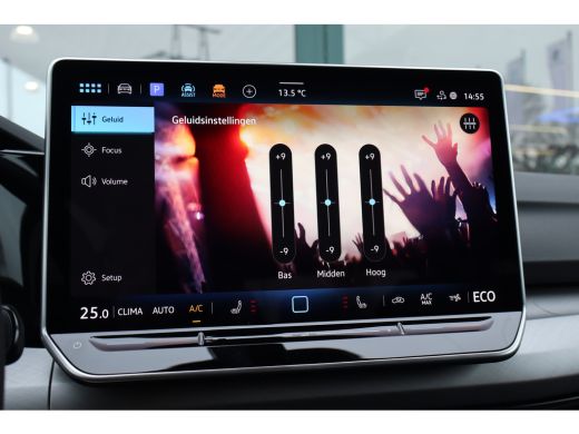 Volkswagen Golf Life Edition eHybrid | 'App-Connect' draadloze smartphone integratie | Achterbank in ongelijke de... ActivLease financial lease