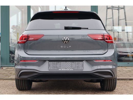 Volkswagen Golf Life Edition eHybrid | 'App-Connect' draadloze smartphone integratie | Achterbank in ongelijke de... ActivLease financial lease