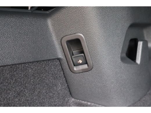Volkswagen Golf Life Edition eHybrid | 'App-Connect' draadloze smartphone integratie | Achterbank in ongelijke de... ActivLease financial lease