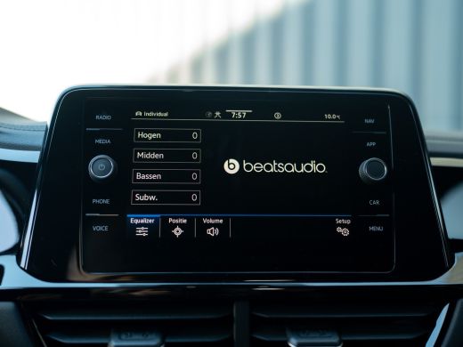 Volkswagen T-Roc 1.5 TSI R-Line Business+ | Beats | IQ Light | Camera | 19" | Prijs Rijklaar!! ActivLease financial lease