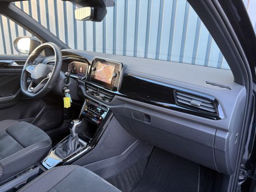 Volkswagen T-Roc 1.5 TSI R-Line Business+ | Beats | IQ Light | Camera | 19" | Prijs Rijklaar!! ActivLease financial lease