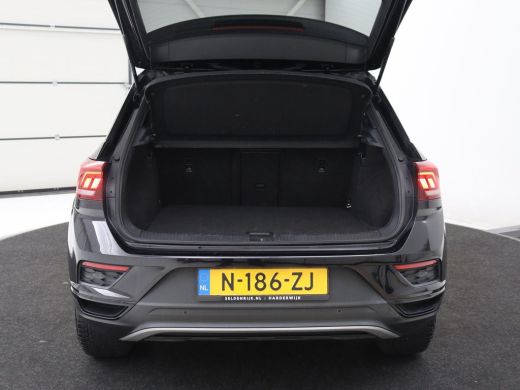 Volkswagen T-Roc 1.5 TSI Sport | Carplay | Virtual Cockpit | Full LED | Navigatie | Climate control | Parkeerhulp ... ActivLease financial lease