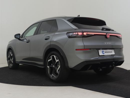 Volkswagen T-Roc R-Line First Edition | 'App-Connect' draadloze smartphone integratie | 30,5 cm display met 2D en ... ActivLease financial lease