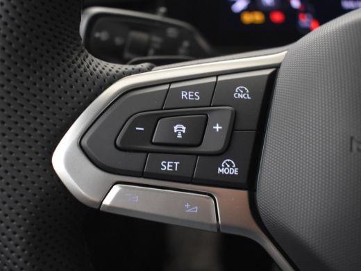 Volkswagen T-Roc R-Line First Edition | 'App-Connect' draadloze smartphone integratie | 30,5 cm display met 2D en ... ActivLease financial lease
