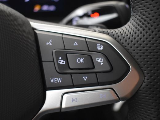 Volkswagen T-Roc R-Line First Edition | 'App-Connect' draadloze smartphone integratie | 30,5 cm display met 2D en ... ActivLease financial lease