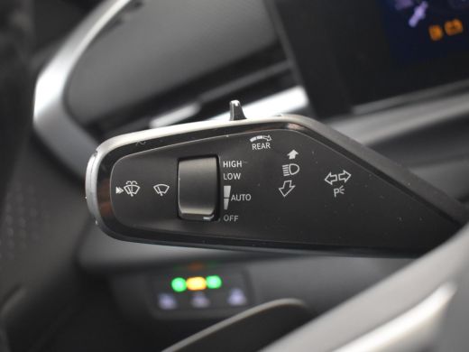 Volkswagen T-Roc R-Line First Edition | 'App-Connect' draadloze smartphone integratie | 30,5 cm display met 2D en ... ActivLease financial lease