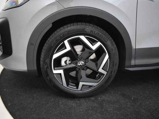 Volkswagen T-Roc R-Line First Edition | 'App-Connect' draadloze smartphone integratie | 30,5 cm display met 2D en ... ActivLease financial lease