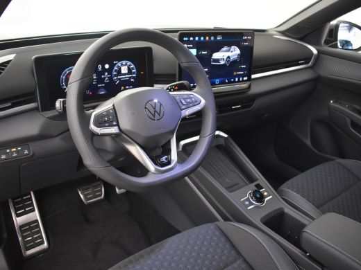 Volkswagen T-Roc R-Line First Edition | 'App-Connect' draadloze smartphone integratie | 30,5 cm display met 2D en ... ActivLease financial lease