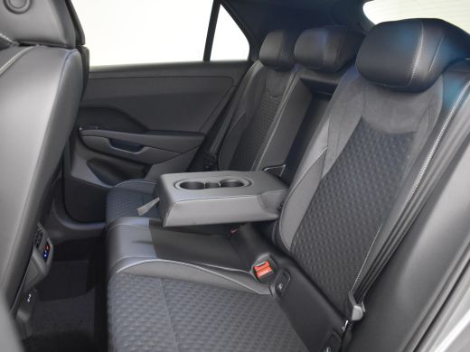 Volkswagen T-Roc R-Line First Edition | 'App-Connect' draadloze smartphone integratie | 30,5 cm display met 2D en ... ActivLease financial lease