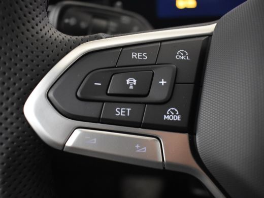 Volkswagen T-Roc R-Line First Edition | 'App-Connect' draadloze smartphone integratie | 30,5 cm display met 2D en ... ActivLease financial lease