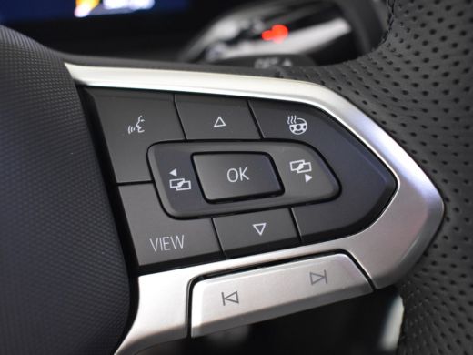 Volkswagen T-Roc R-Line First Edition | 'App-Connect' draadloze smartphone integratie | 30,5 cm display met 2D en ... ActivLease financial lease