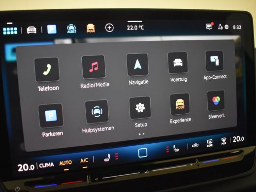 Volkswagen T-Roc R-Line First Edition | 'App-Connect' draadloze smartphone integratie | 30,5 cm display met 2D en ... ActivLease financial lease