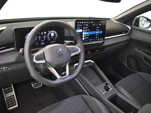 Volkswagen T-Roc R-Line First Edition | 'App-Connect' draadloze smartphone integratie | 30,5 cm display met 2D en ... ActivLease financial lease