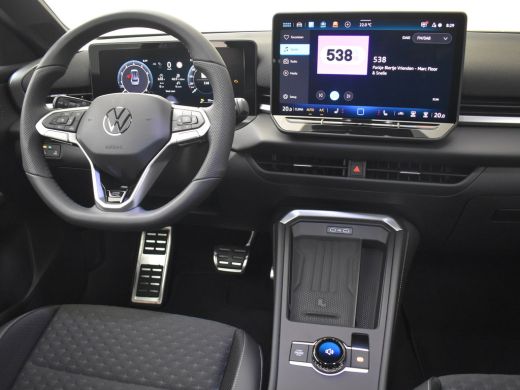 Volkswagen T-Roc R-Line First Edition | 'App-Connect' draadloze smartphone integratie | 30,5 cm display met 2D en ... ActivLease financial lease