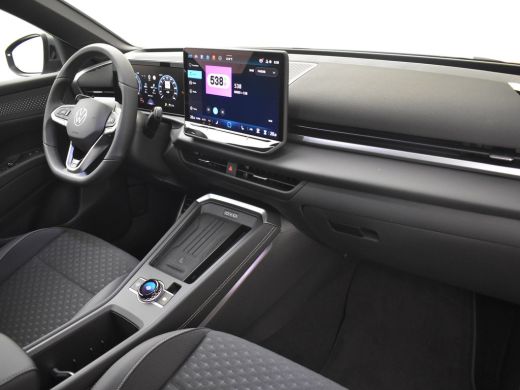 Volkswagen T-Roc R-Line First Edition | 'App-Connect' draadloze smartphone integratie | 30,5 cm display met 2D en ... ActivLease financial lease