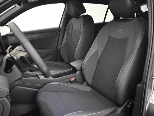 Volkswagen T-Roc R-Line First Edition | 'App-Connect' draadloze smartphone integratie | 30,5 cm display met 2D en ... ActivLease financial lease