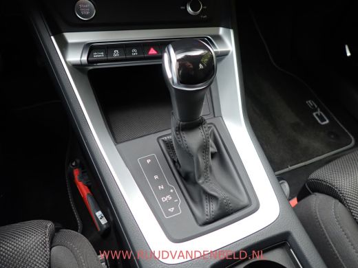 Audi Q3 40 TFSI QUATTRO ! VOL OPTIE ! B&O / ACC / PANODAK / CARPLAY ActivLease financial lease