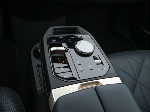 BMW iX xDrive40 High Executive 77 kWh [ 3-Fase 11kW ] {SOH-99%} (INCL-BTW) *PANO | LEATHER | TOPVIEW | F... ActivLease financial lease